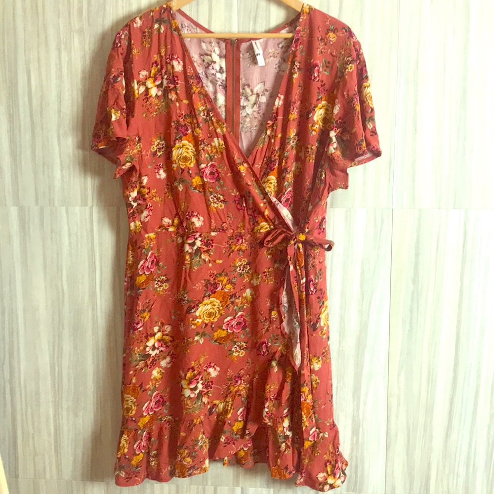 Floral-wrap dress in size XXL. NWT